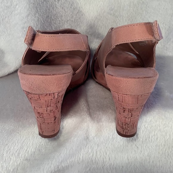 A2 by Aerosoles Women's Cherry Plush Wedge Sandal, size 7.5 - Picture 6 of 10